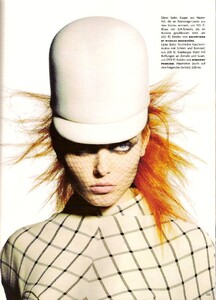 Vogue Germany (October 2006) - Haupt-Gewinn - 002.jpg
