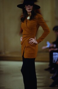 1818887217_donna-karan-fw-1992(4).thumb.jpg.31e32418ead56db4f27be7fd861a297c.jpg