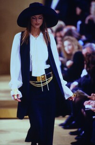 1845719217_donna-karan-spring-1993(3).thumb.jpg.c0cd685efd42329bc8d2308d741c21c9.jpg