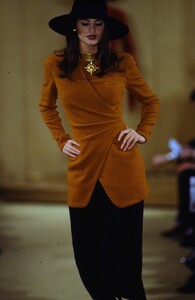 1855139625_donna-karan-fw-1992(2).thumb.jpg.c337483709da762c2083fe33824304c8.jpg