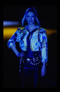 1880427321_versace-fw-1992(2).thumb.jpg.4c2988c83ade5b635b87f9020abecf85.jpg