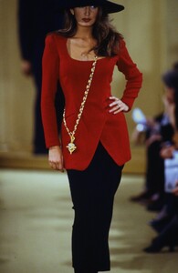 1882901573_donna-karan-fw-1992(11).thumb.jpg.3cb9a44e67bf821b468ecc86e630e56e.jpg