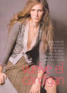 Romina Lanaro VOGUE Espana December 2004 'vuelve el cardigan' ph-Max Cardelli 001.jpg