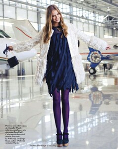 Marie Claire France (December 2011) - Star System - 015.jpg