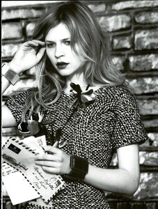 ARCHIVIO - Vogue Italia (August 2008) - Clémence Poésy - 002.jpg