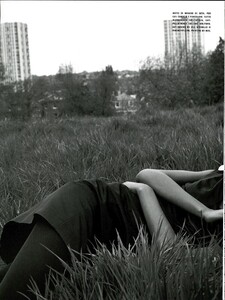 ARCHIVIO - Vogue Italia (August 2008) - The Now Ease - 007.jpg