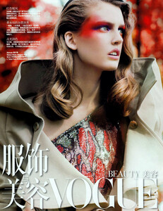 Vogue China (January 2009) - Red Fever - 001.jpg