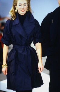 1937038063_donna-karan-ss-1992(24).thumb.jpg.acc030c98c946e1c401b94354a78dd7b.jpg