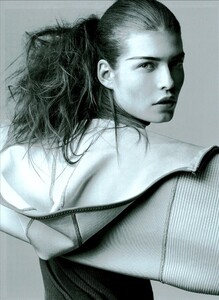 ARCHIVIO - Vogue Italia (March 2003) - The Chic Ease - 001.jpg