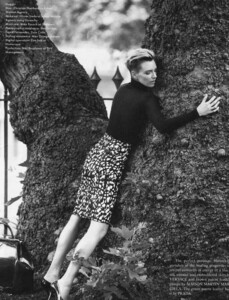 The Gentlewoman #6 - AW 2012 - Hugger - 007.jpg