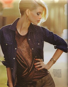 Elle Russia (November 2011) - Jennifer Pugh - 006.jpg