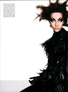 ARCHIVIO - Vogue Italia (October 2007) - In Silhouette - 003.jpg