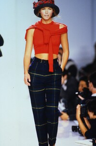 1973874118_dkny-fw-1994(1).thumb.jpg.700310504a81a0dc5a2b91f3c49ab499.jpg