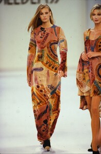 1978307515_bill-blass-fw-1994(1).thumb.jpg.f0fc329a7d694280caf76cf861b391aa.jpg