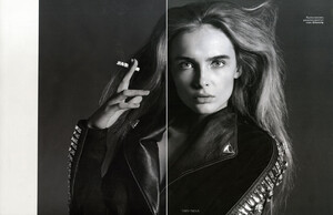 1980737104_RussianVogueJuly2009phTerryTsiolismodelSnejanaOnopkaWomenManagementNewYorkBlog2.thumb.jpg.07cfad36225b65c432237aed483bc4aa.jpg