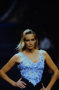 1981832427_dior-hc-ss-1994(5).thumb.jpg.024e2ba90126ed94cea75f6b79e82241.jpg