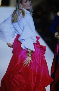 1990462792_dior-fw-1993(4).thumb.jpg.9441325aae266566d210e3c584eaa1e7.jpg