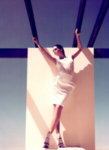 Harper's Bazaar US (May 2008) - What's White Now - 004.jpg