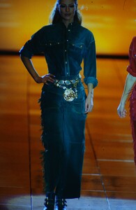 2005371854_versace-fw-1992(9).thumb.jpg.8cdf54dc6b14f103271715ef7f60cc21.jpg