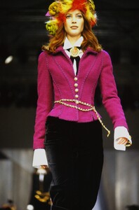 2006161653_chanel-fw-1993-christy(5).thumb.jpg.9e9db6f32b0b170e58edf26d873f1bb4.jpg