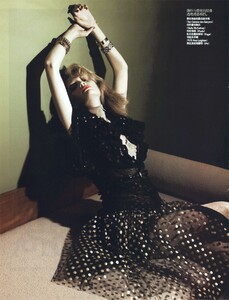 Vogue China (September 2008) - Blonde Ambition - 003.jpg