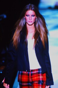 2013672190_tommy-hilfiger-fw-1999(5).thumb.jpg.6a1442c456c94b6253c4b7cfe6523104.jpg