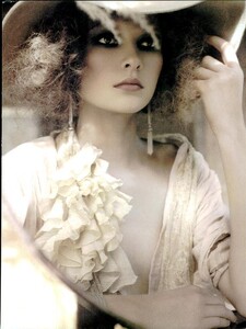 ARCHIVIO - Vogue Italia (November 2005) - Beauty - 007.jpg