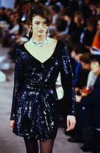 2031091846_linda-donna-karan-fw-1990(9).thumb.jpg.8c921031e72cb192110bfe43eaf15b52.jpg