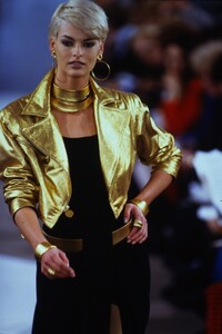 2035071140_donna-karan-fw-1991(10).thumb.jpg.4d5860b53339fbe09ef01460e7e934cb.jpg