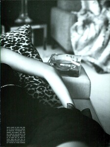 ARCHIVIO - Vogue Italia (May 2007) - Starry Evening Looks - 008.jpg