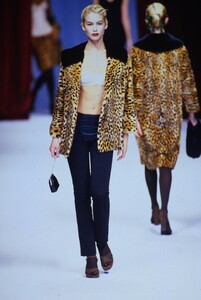 2047723602_dolce-gabbana-fall-1996(1).thumb.jpg.a9684f187aa5075fd55195da010dba40.jpg