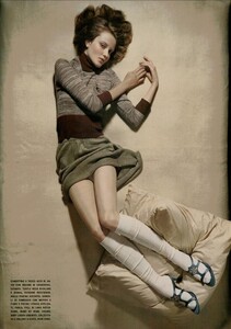 ARCHIVIO - Vogue Italia (November 2004) - Lookable Legs - 007.jpg