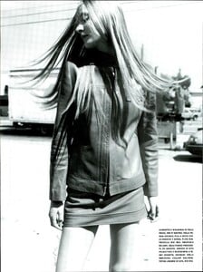 ARCHIVIO - Vogue Italia (August 2000) - Winter Coming Shortly - 003.jpg