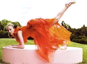 Vogue China (October 2008) - Blame It On Paris - 004.jpg