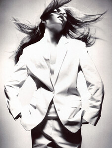 TOP.FASON.RU - Vogue UK (March 2002) - Sharp Suiters - 005.jpg