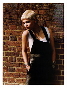 Vogue UK (September 2009) - Pixie Geldof - 002.jpg