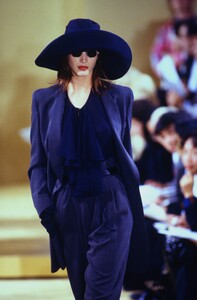 2096273331_donna-karan-ss-1993(3).thumb.jpg.0aaf5f2afd6693c8a992a245c37f54a1.jpg