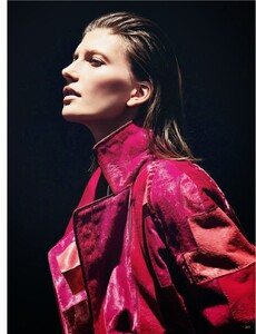 2127015348_Vogue_Germany_2013_10(dragged)9.thumb.jpg.683d707b27ced0b1faa0ab3cd9cb1864.jpg