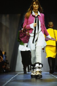 2127704575_chanel-fw-1993(11).thumb.jpg.8be3bdde6a84ad2cefe23227aec2d33a.jpg