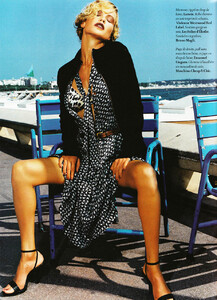 Vogue Paris (September 2003) - Le Grand Jeu - 003.jpg