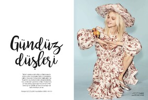 Vogue Turkey (April 2018) - Sasha Pivovarova - 002.jpg