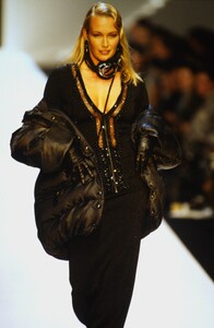 224644333_dior-fw-1993(3).thumb.jpg.32955308a4eaf89a281c7d0f022da869.jpg