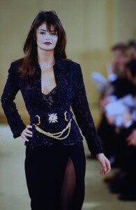 230004156_donna-karan-fw-1992(5).thumb.jpg.c5cb96324bc007fd42c4207b5efb402e.jpg