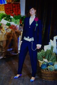 241350921_dolce-gabbana-ss-2000(12).thumb.jpg.c2631e90ec47c3d42b614e21a23f610d.jpg