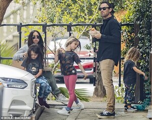 26822720-8188591-Itching_to_get_out_Megan_Fox_and_husband_Brian_Austin_Green_took-a-5_1586062289947.jpg