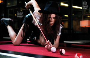 buerony - Elle Italia (January 2011) - Indie Coco - 003.jpg