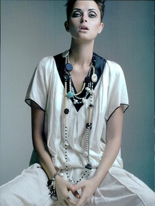 ARCHIVIO - Vogue Italia (February 2006) - Suggestions - 014.jpg