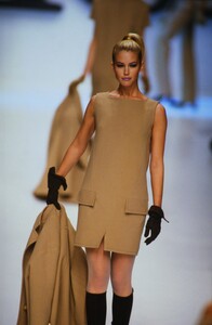 290973557_christian-dior-fw-1996(2).thumb.jpg.60b3ecaa21f1870a67f598e62bad5e9c.jpg