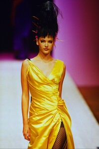 294094338_christian-lacroix-hc-fw-1999(4).thumb.jpg.648ef1604a41bcf821077ad1428868d9.jpg