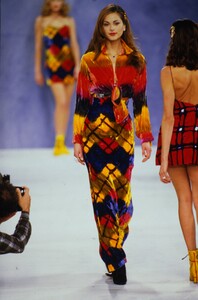 298340465_todd-oldham-fw-1994(10).thumb.jpg.cca8253771a537ab320fdeba60a2b171.jpg
